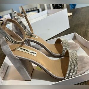 Beautiful Steve Madden Grey and Diamond Pumps